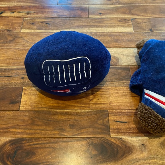 Lot of 4 New England Patriots Gear & Decor - Picture 4 of 4